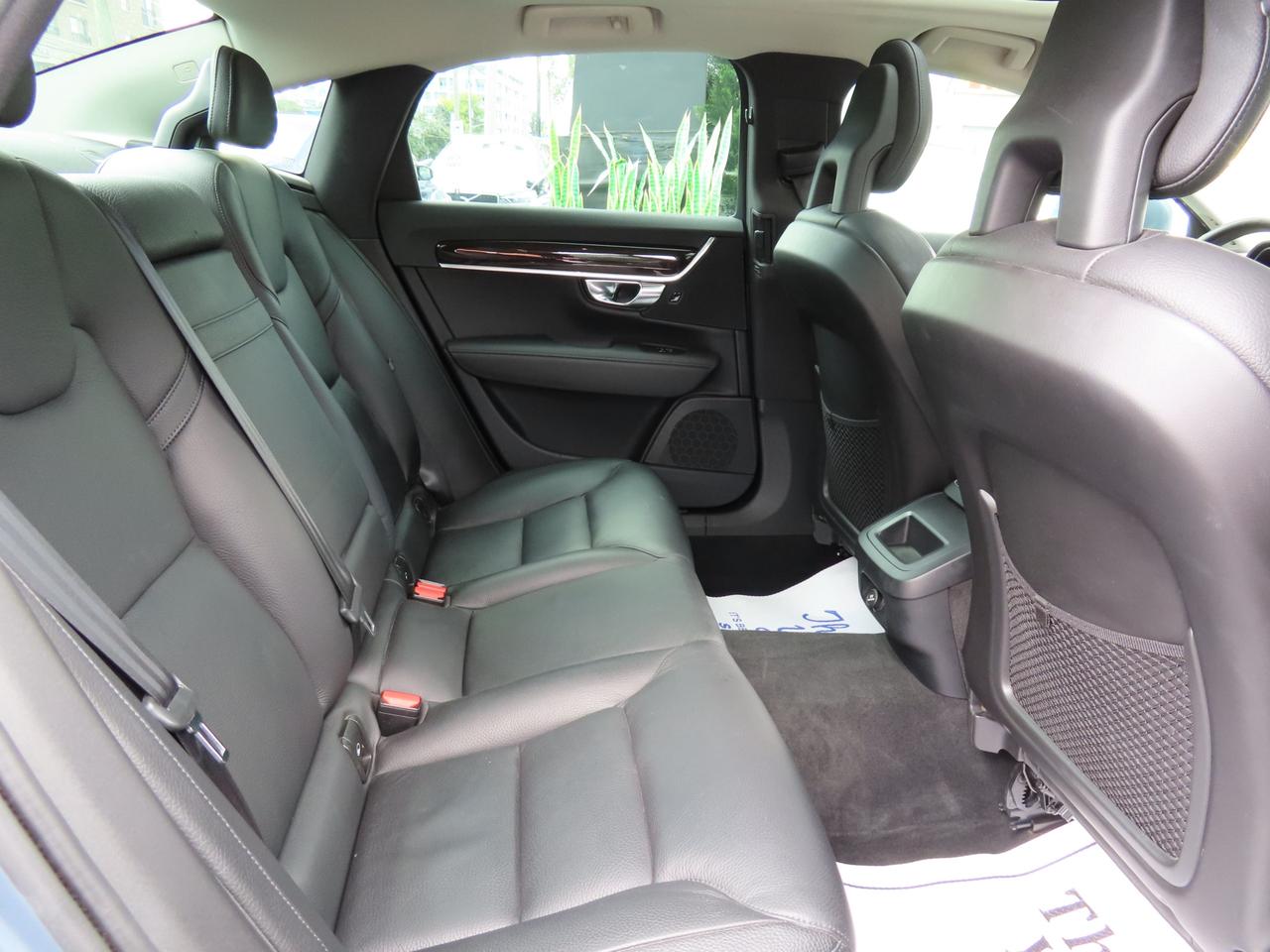 2017 Volvo S90 T6 Momentum Pkg - Navigation - Leather - Sunroof !!! Photo