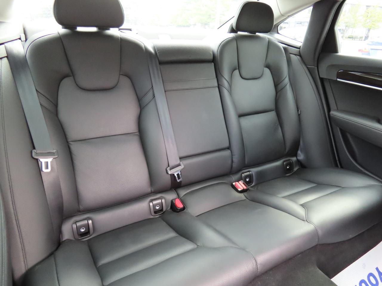 2017 Volvo S90 T6 Momentum Pkg - Navigation - Leather - Sunroof !!! Photo