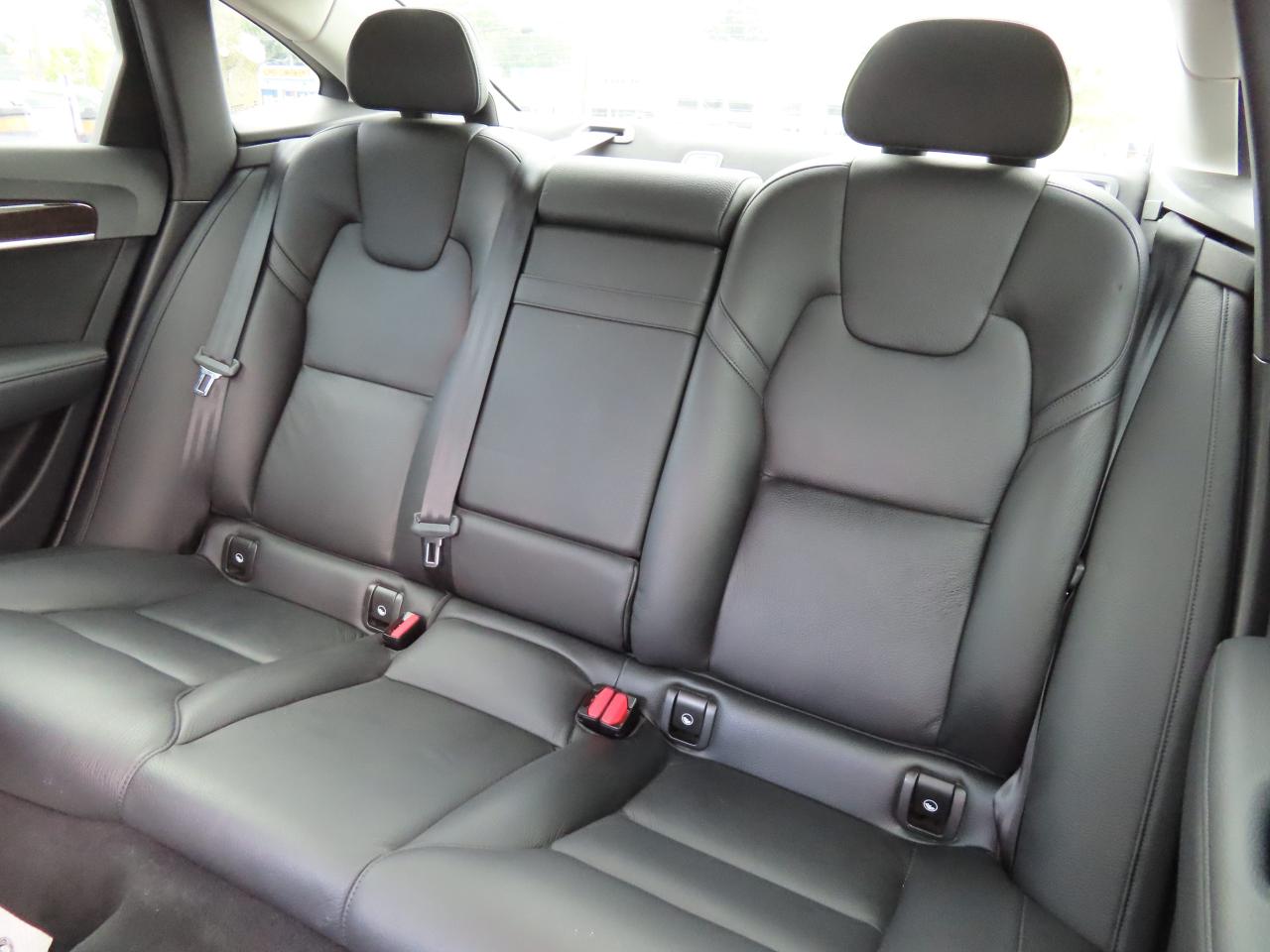 2017 Volvo S90 T6 Momentum Pkg - Navigation - Leather - Sunroof !!! Photo