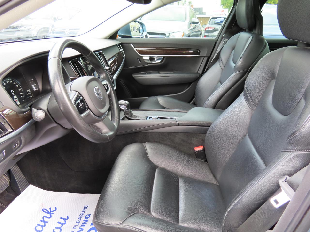 2017 Volvo S90 T6 Momentum Pkg - Navigation - Leather - Sunroof !!! Photo
