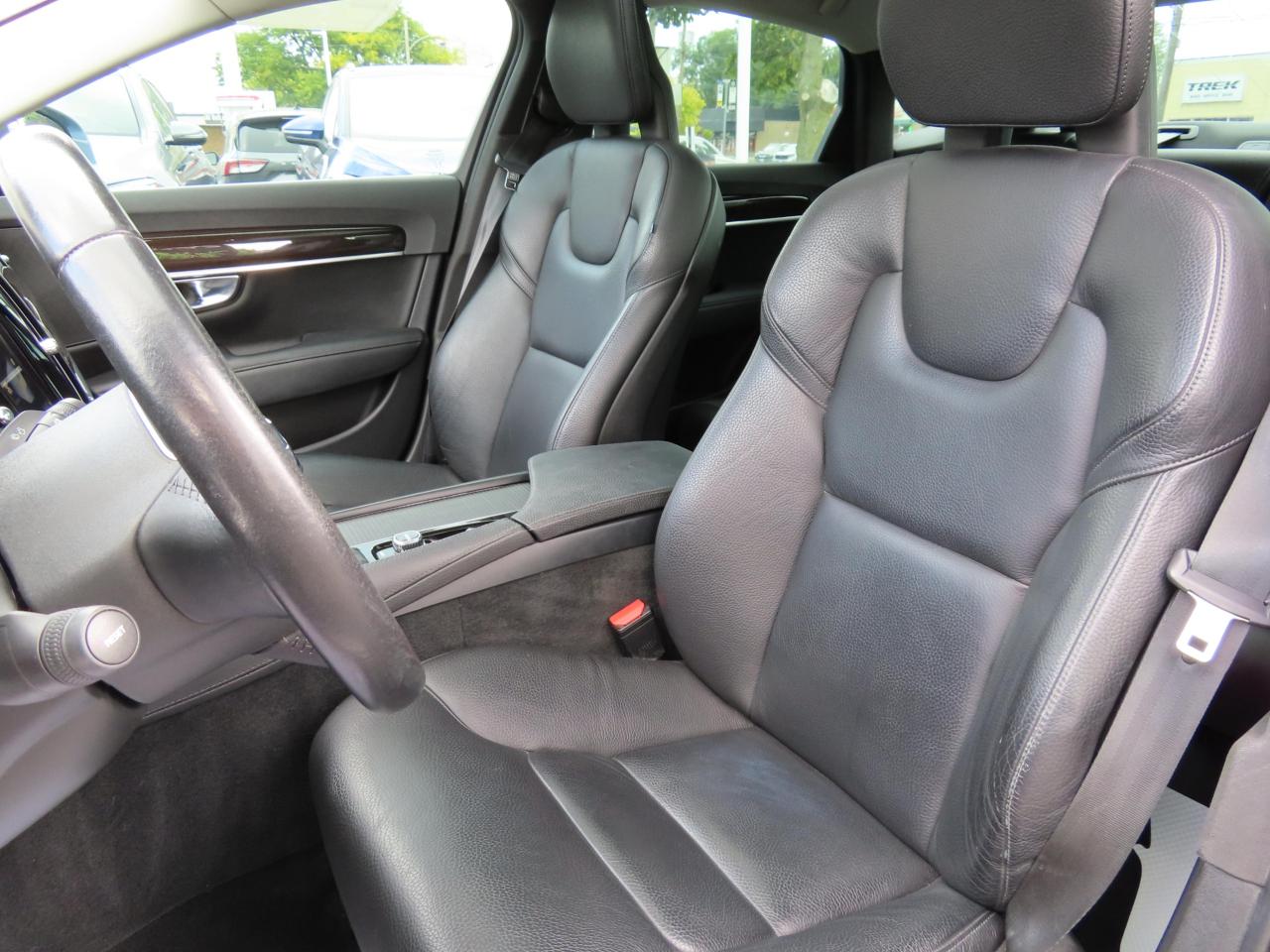 2017 Volvo S90 T6 Momentum Pkg - Navigation - Leather - Sunroof !!! Photo