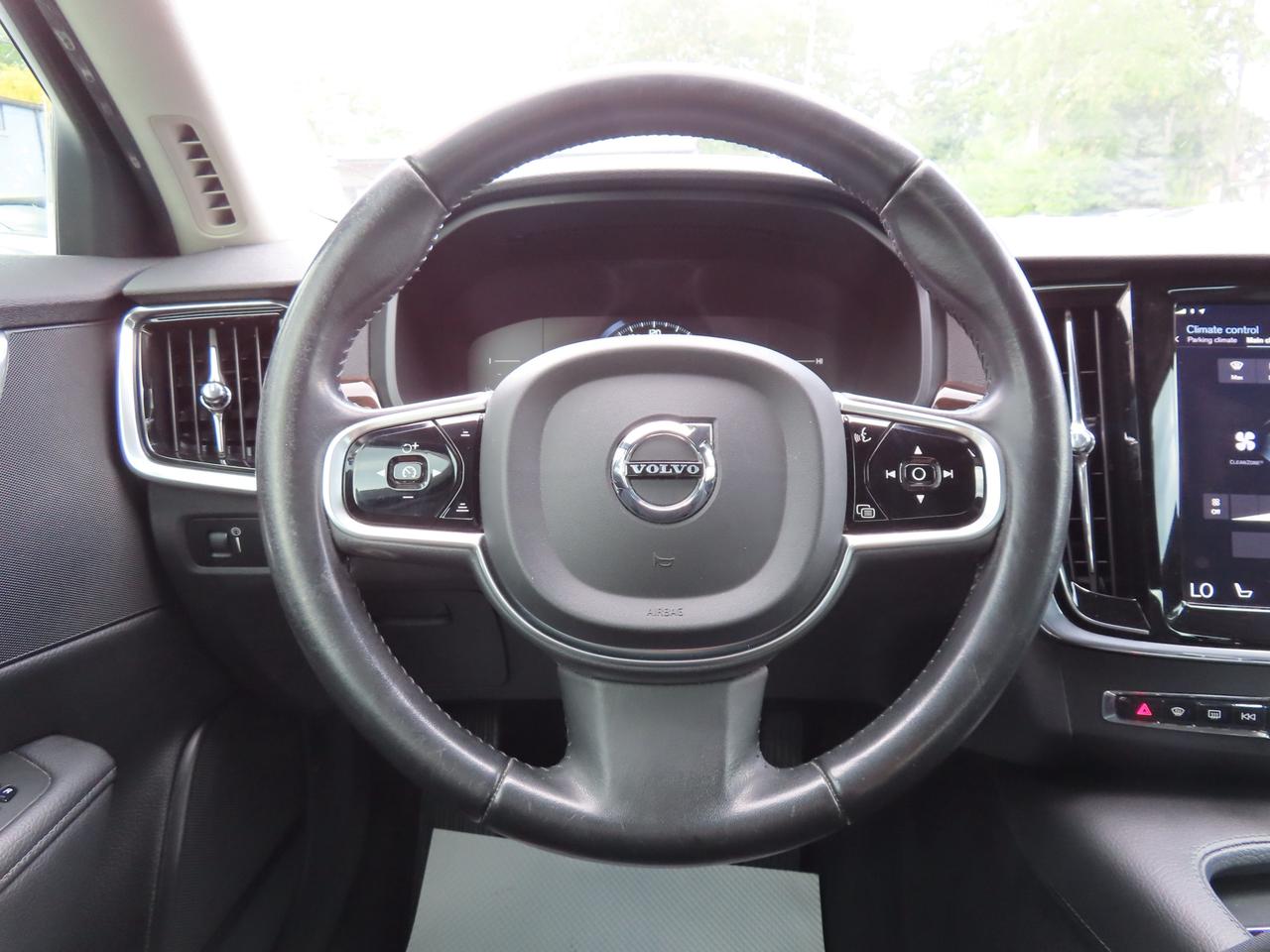 2017 Volvo S90 T6 Momentum Pkg - Navigation - Leather - Sunroof !!! Photo