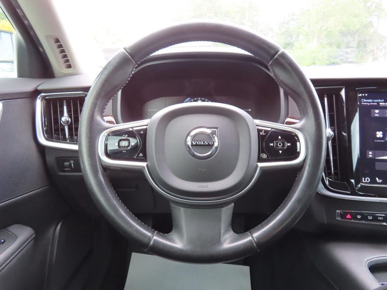 2017 Volvo S90 T6 Momentum Pkg - Navigation - Leather - Sunroof !!! Photo