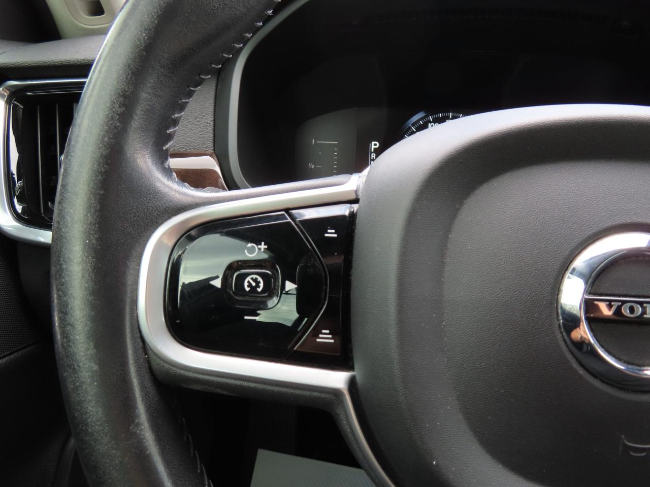 2017 Volvo S90 T6 Momentum Pkg - Navigation - Leather - Sunroof !!! Photo