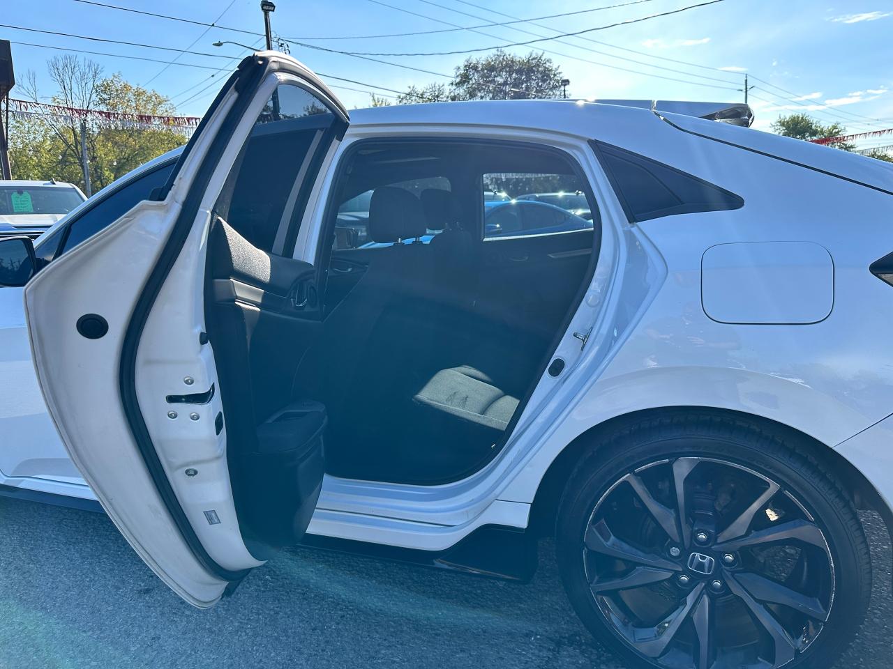 2018 Honda Civic Sport Honda Sensing Sunroof CarPlay RearCam A/C FM Photo