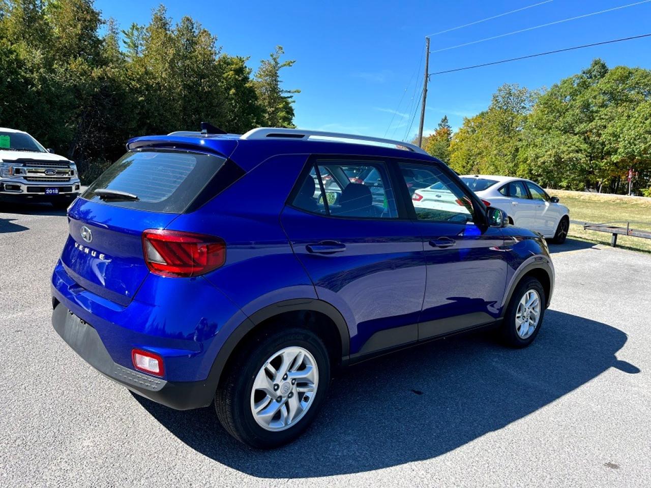 2022 Hyundai Venue PREFERRED - Photo #3