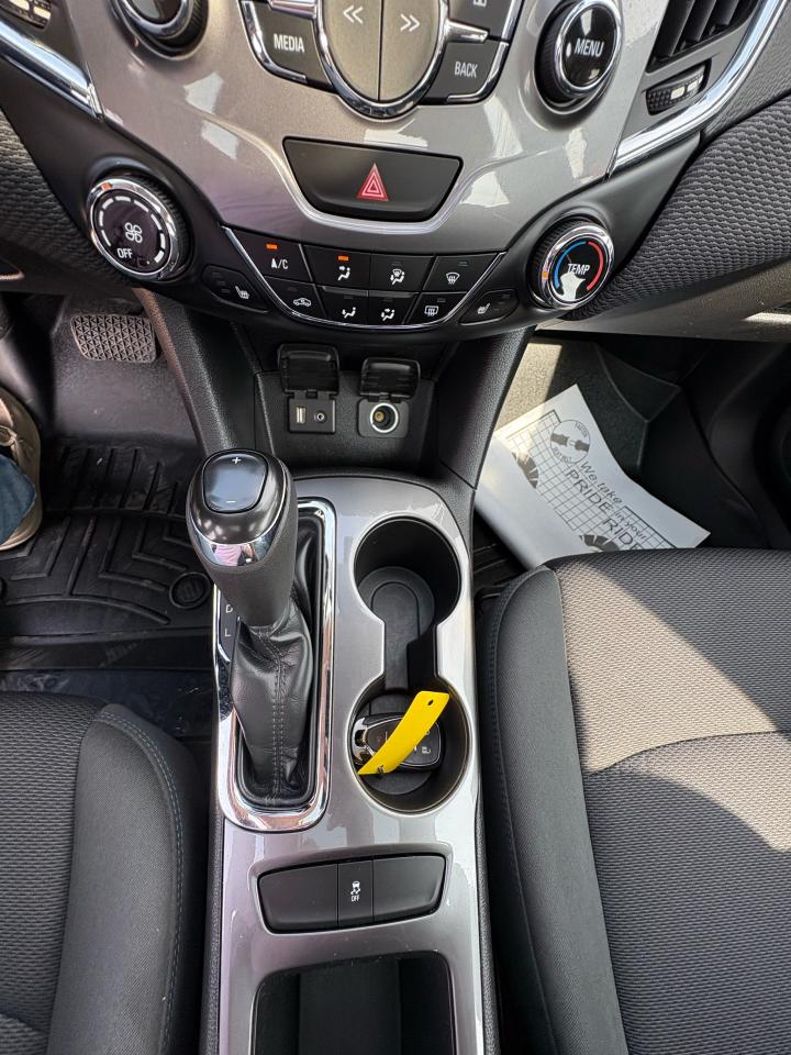 2017 Chevrolet Cruze 4dr Sdn 1.4L LT w/1SD - Photo #12