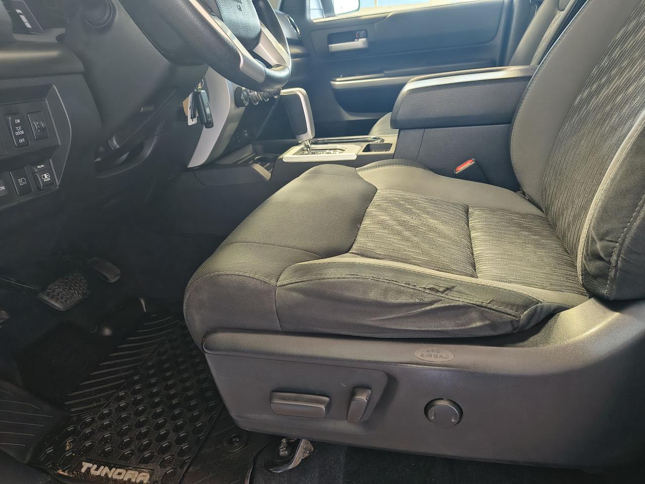 2019 Toyota Tundra SR5 Plus Photo0