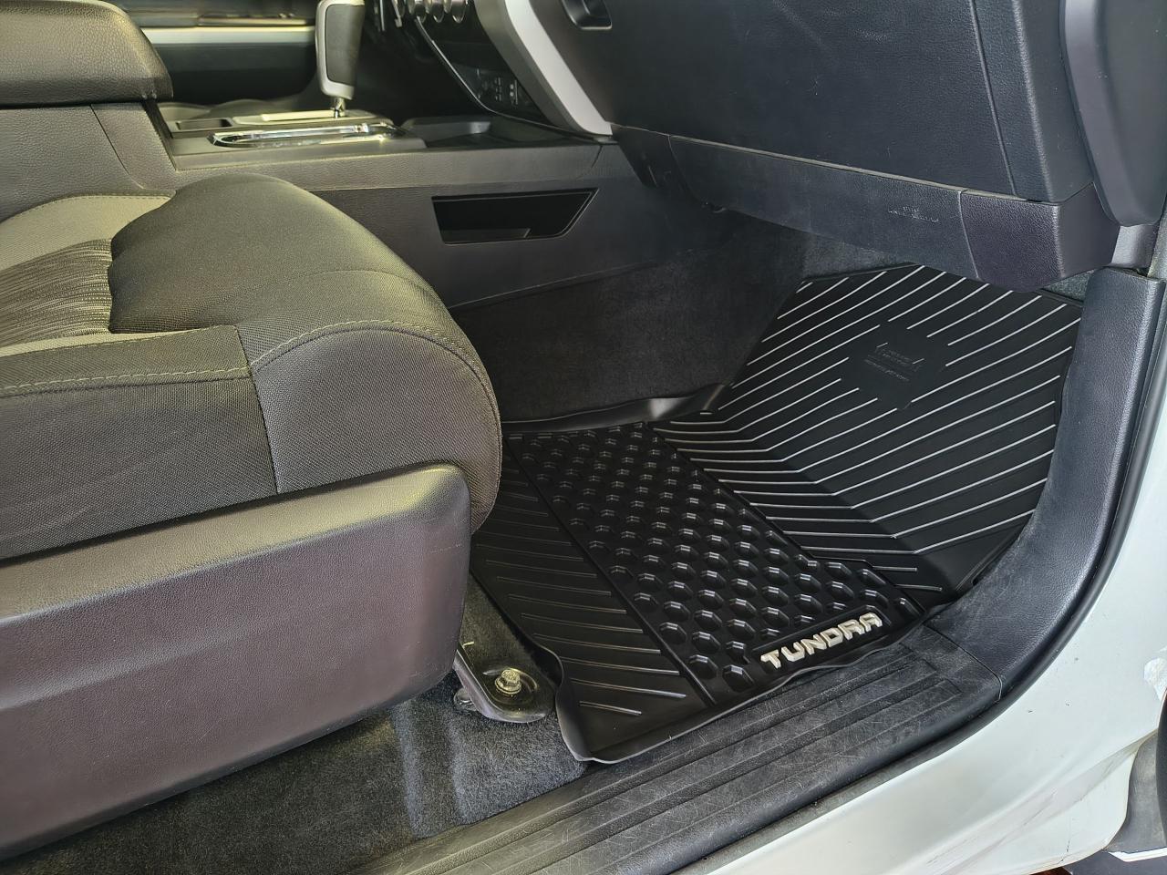 2019 Toyota Tundra SR5 Plus Photo0