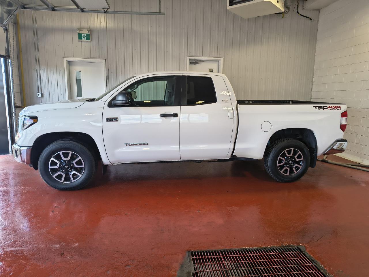 2019 Toyota Tundra SR5 Plus Photo0