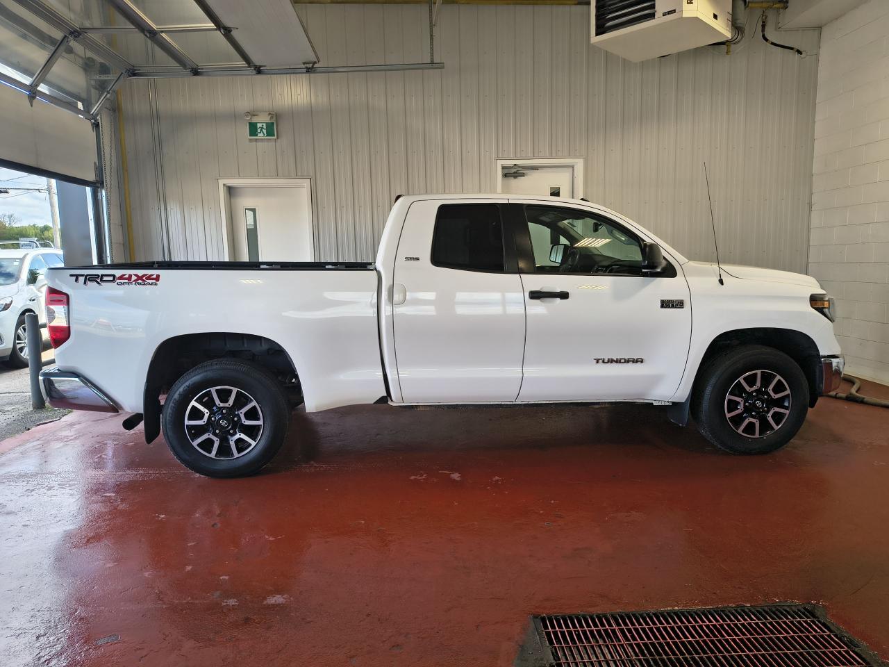 2019 Toyota Tundra SR5 Plus Photo0