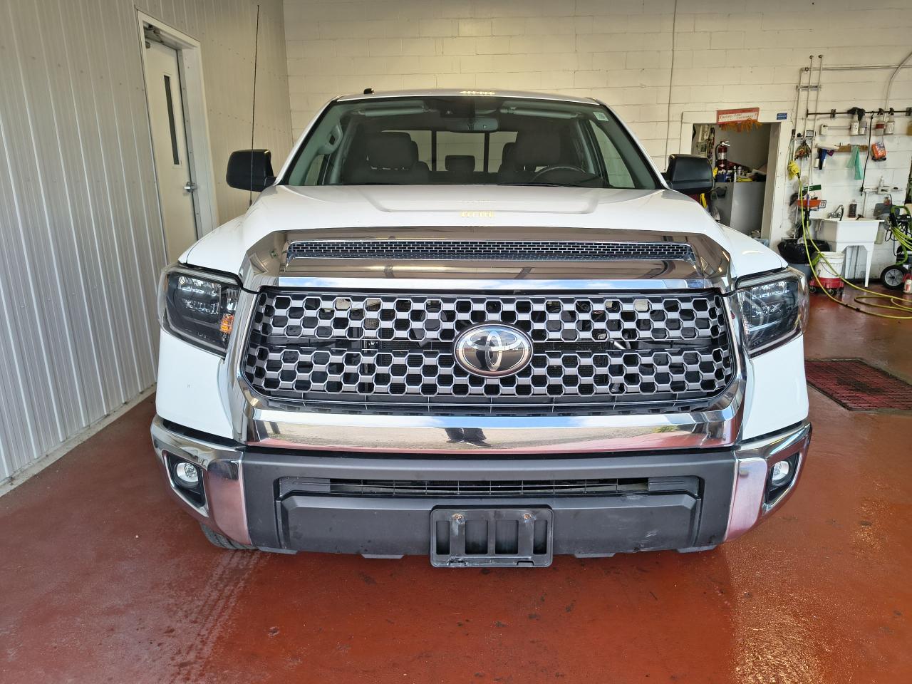 2019 Toyota Tundra SR5 Plus Photo0