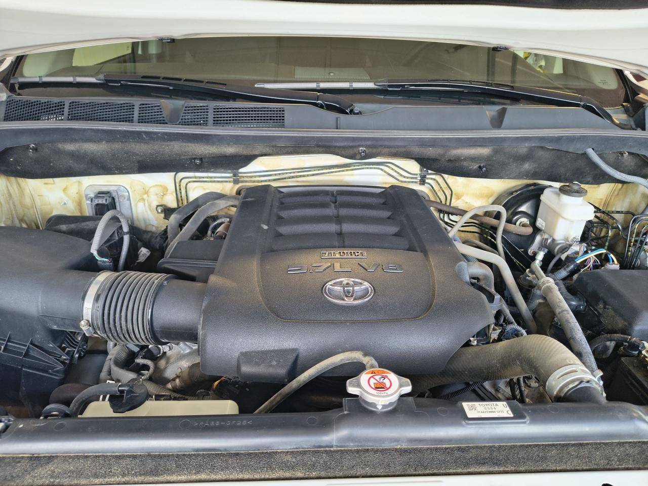 2019 Toyota Tundra SR5 Plus Photo0