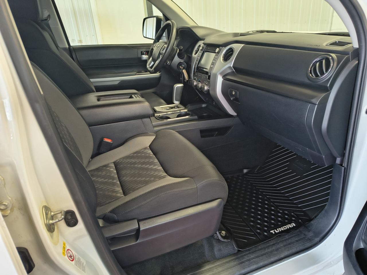 2019 Toyota Tundra SR5 Plus Photo0