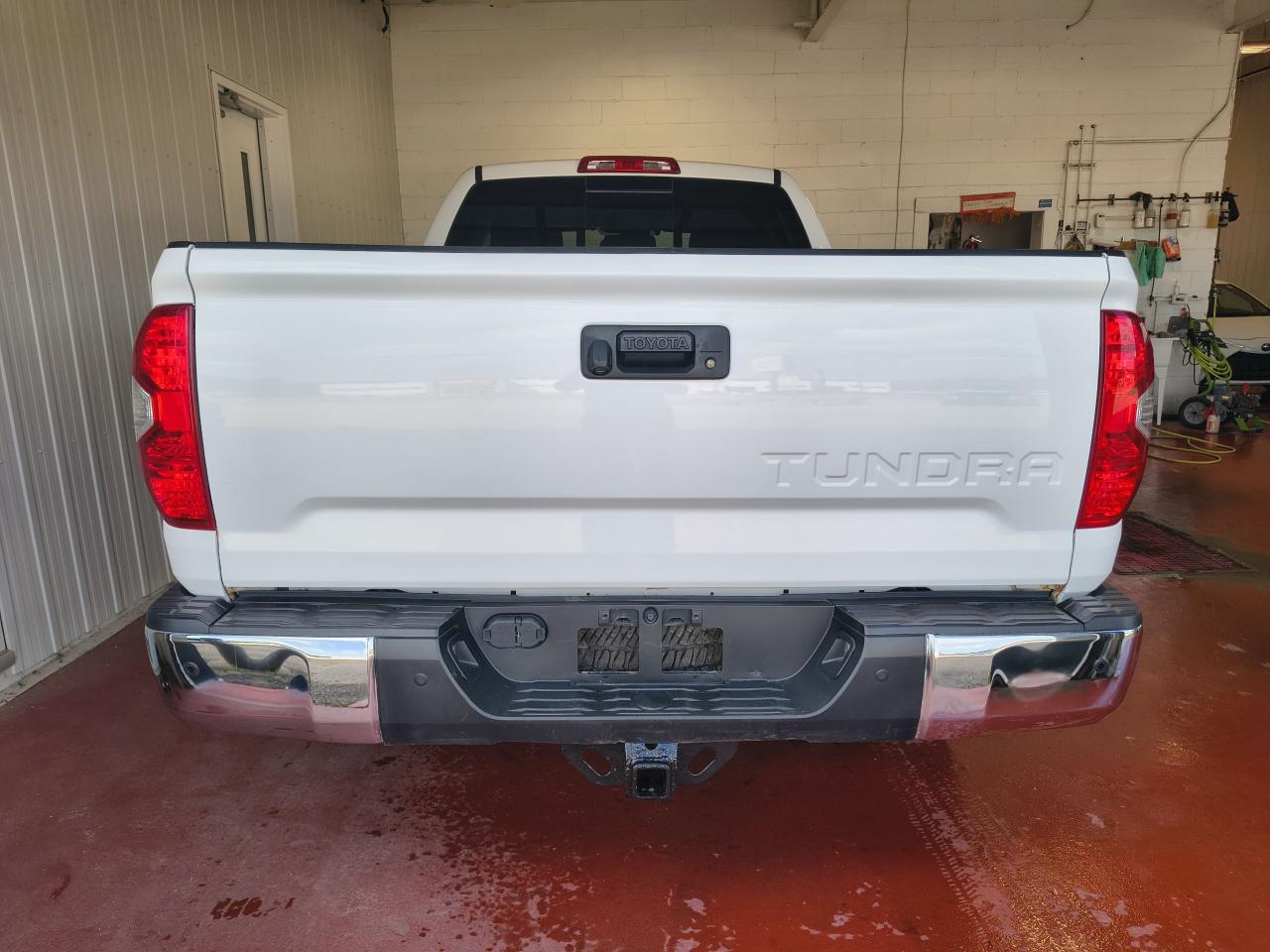 2019 Toyota Tundra SR5 Plus Photo0