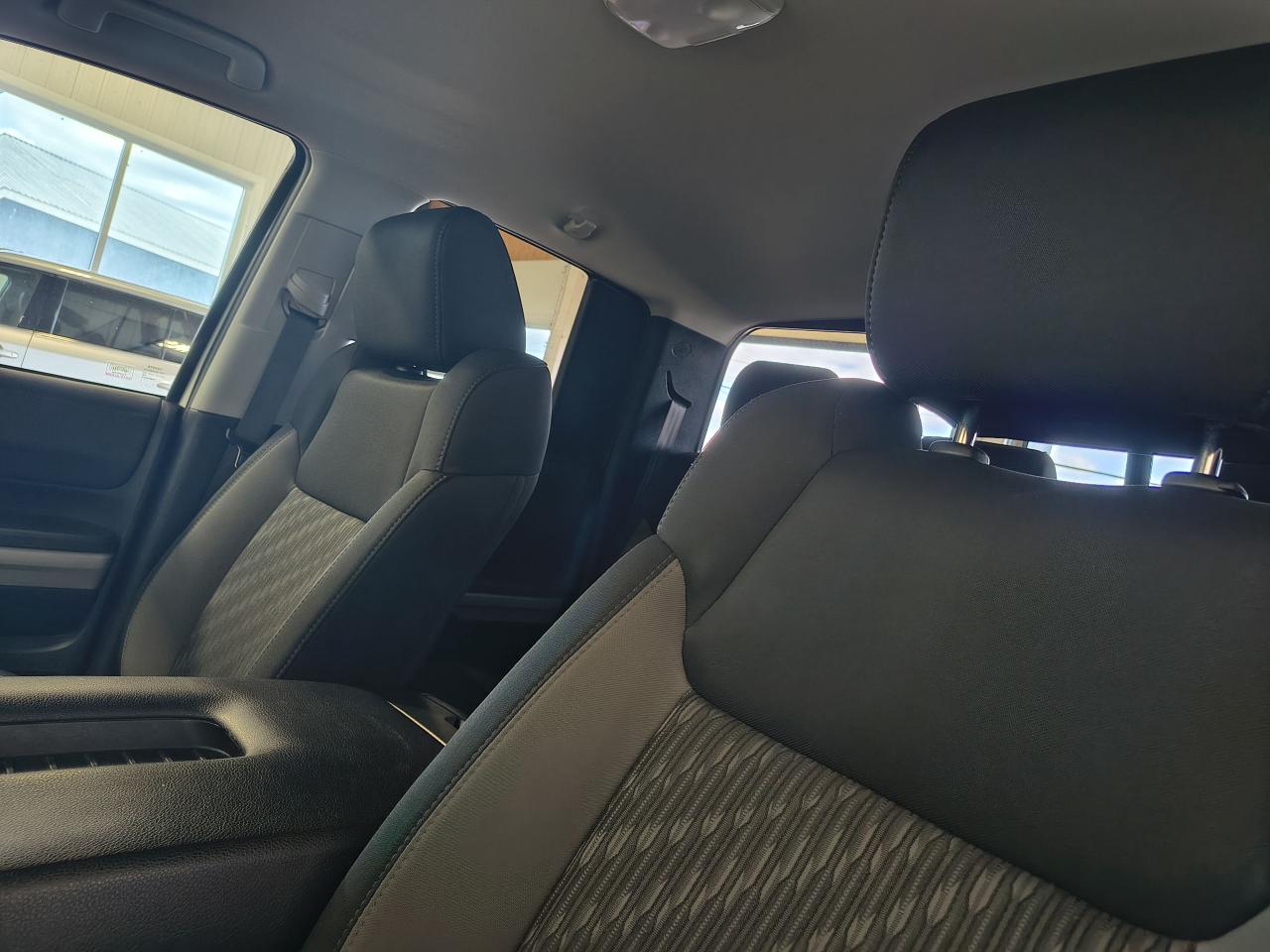 2019 Toyota Tundra SR5 Plus Photo0