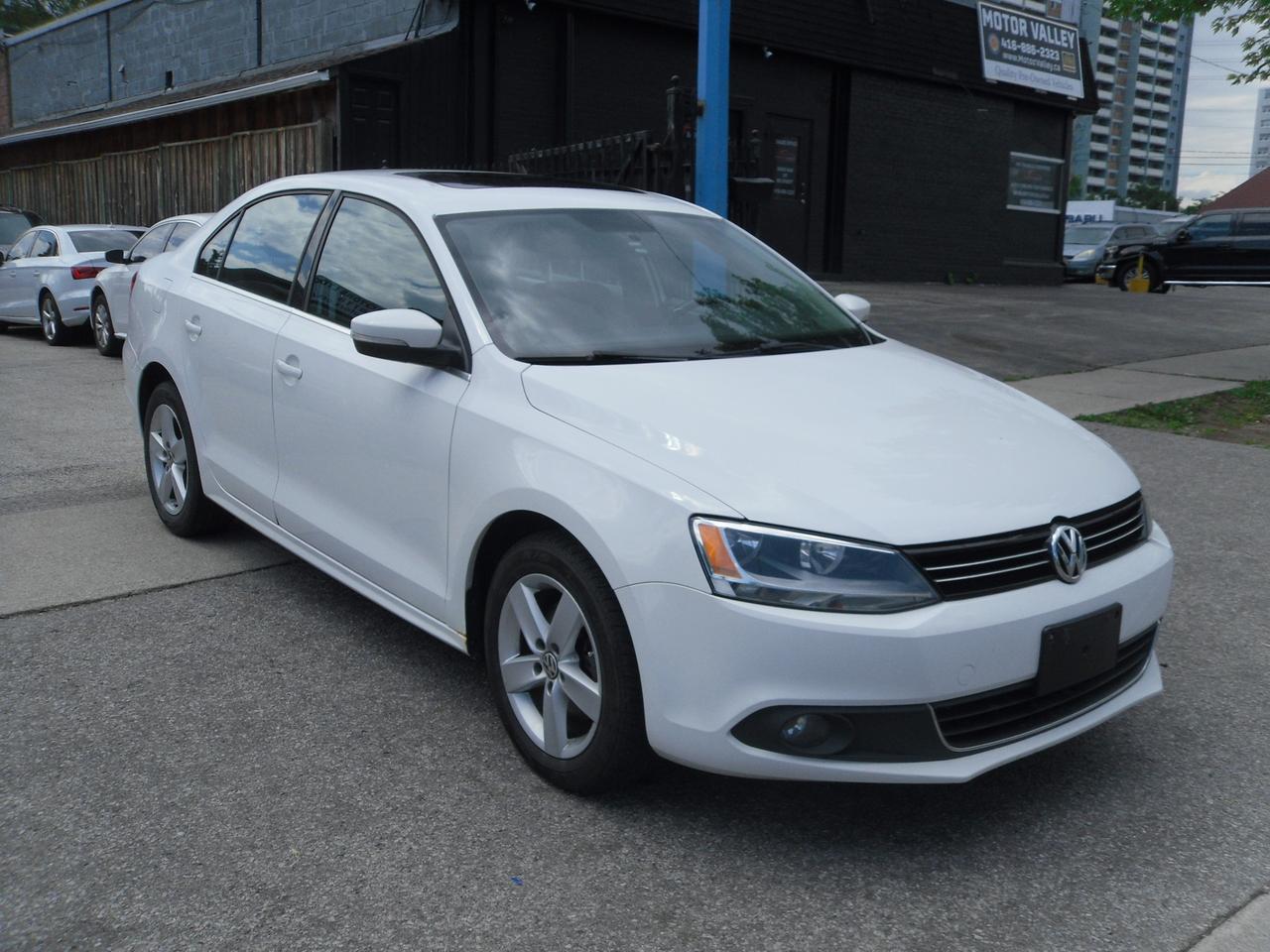 2013 Volkswagen Jetta 4dr 2.0T TDI DSG Comfortline Photo1