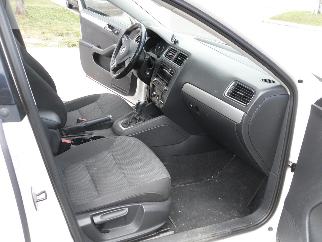2013 Volkswagen Jetta 4dr 2.0T TDI DSG Comfortline Photo