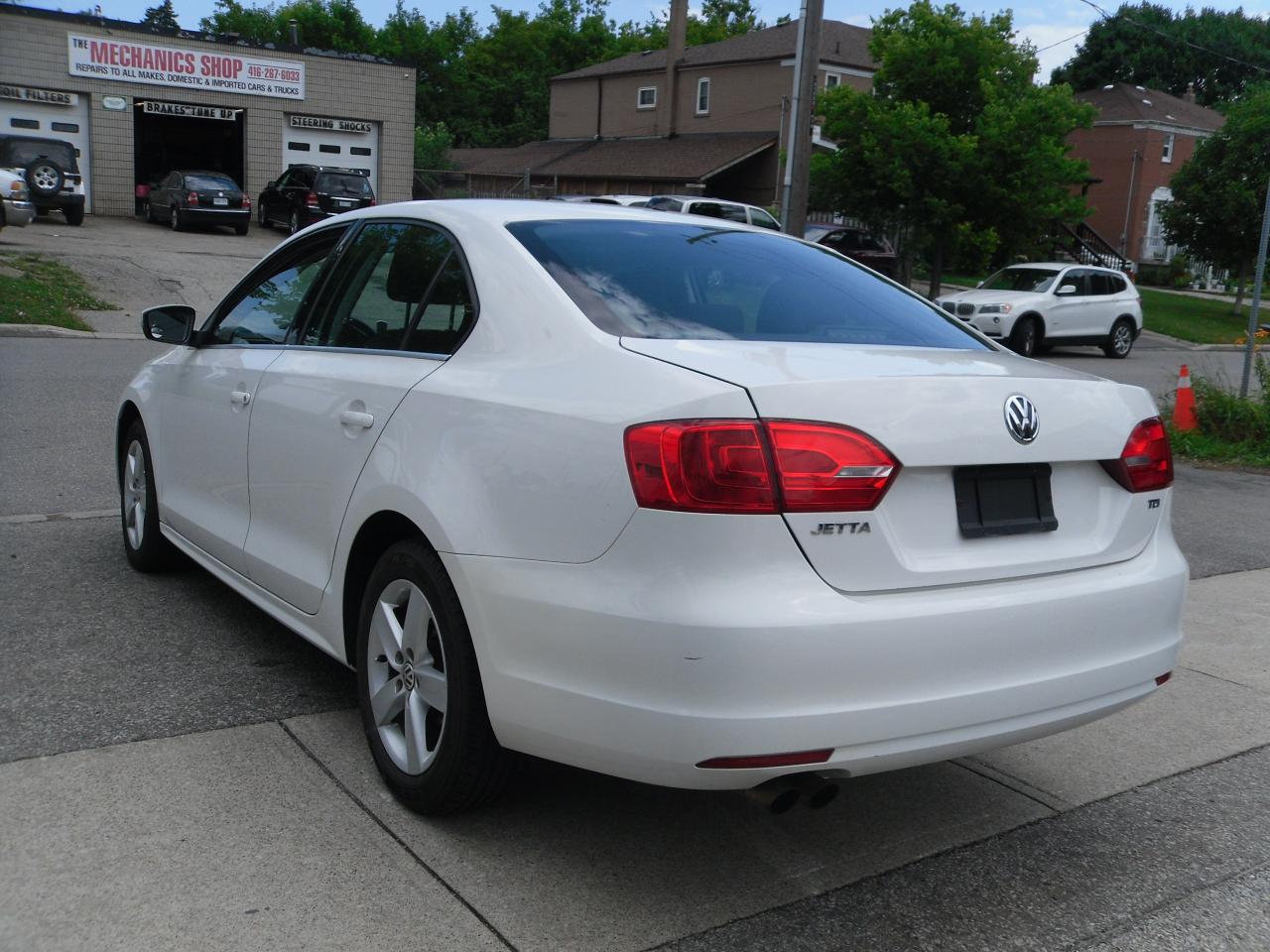 2013 Volkswagen Jetta 4dr 2.0T TDI DSG Comfortline - Photo #4