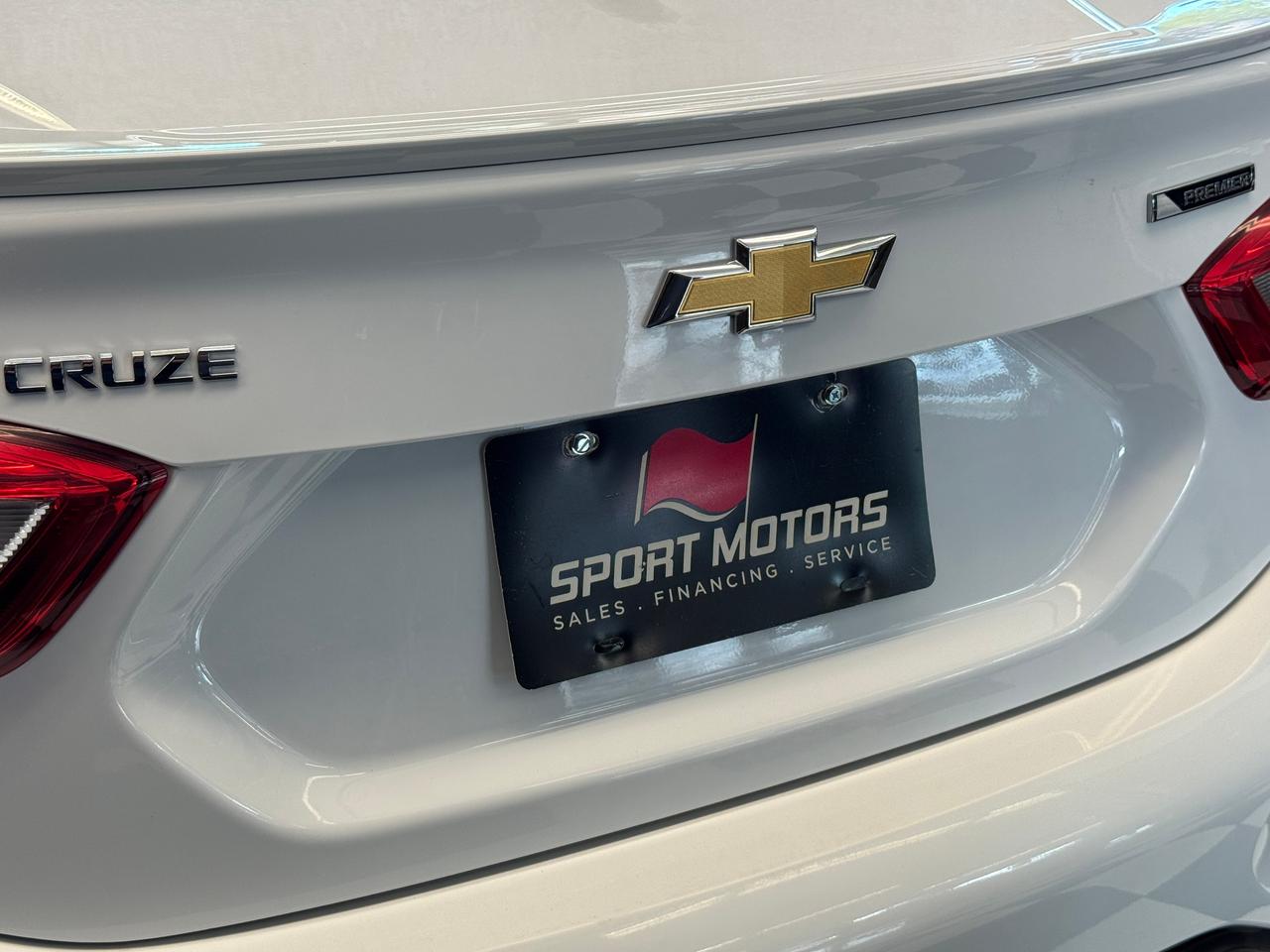 2018 Chevrolet Cruze Premier+Leather+ApplePlay+Remote Start+A/C Photo