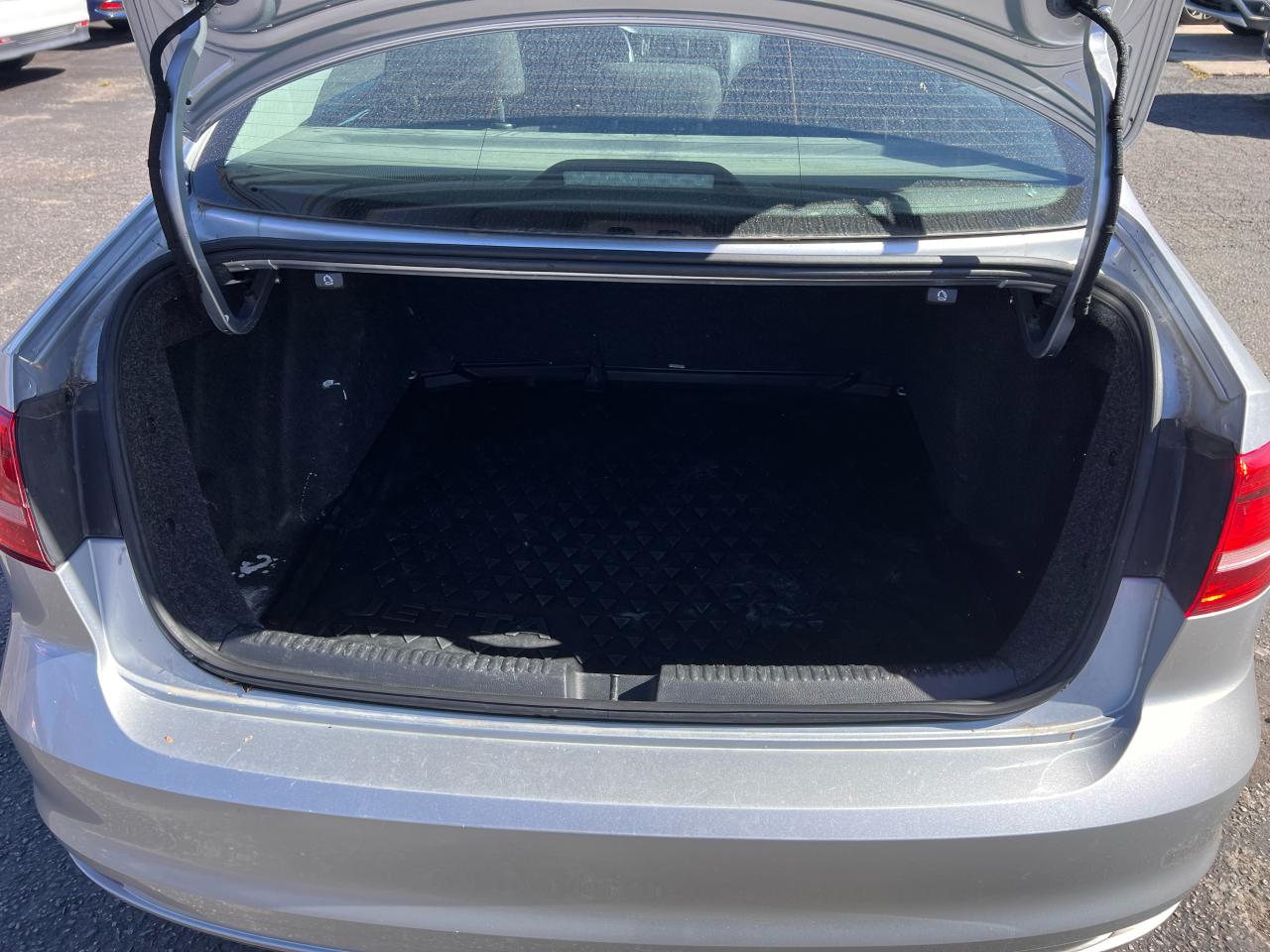 2015 Volkswagen Jetta Trendline Photo11