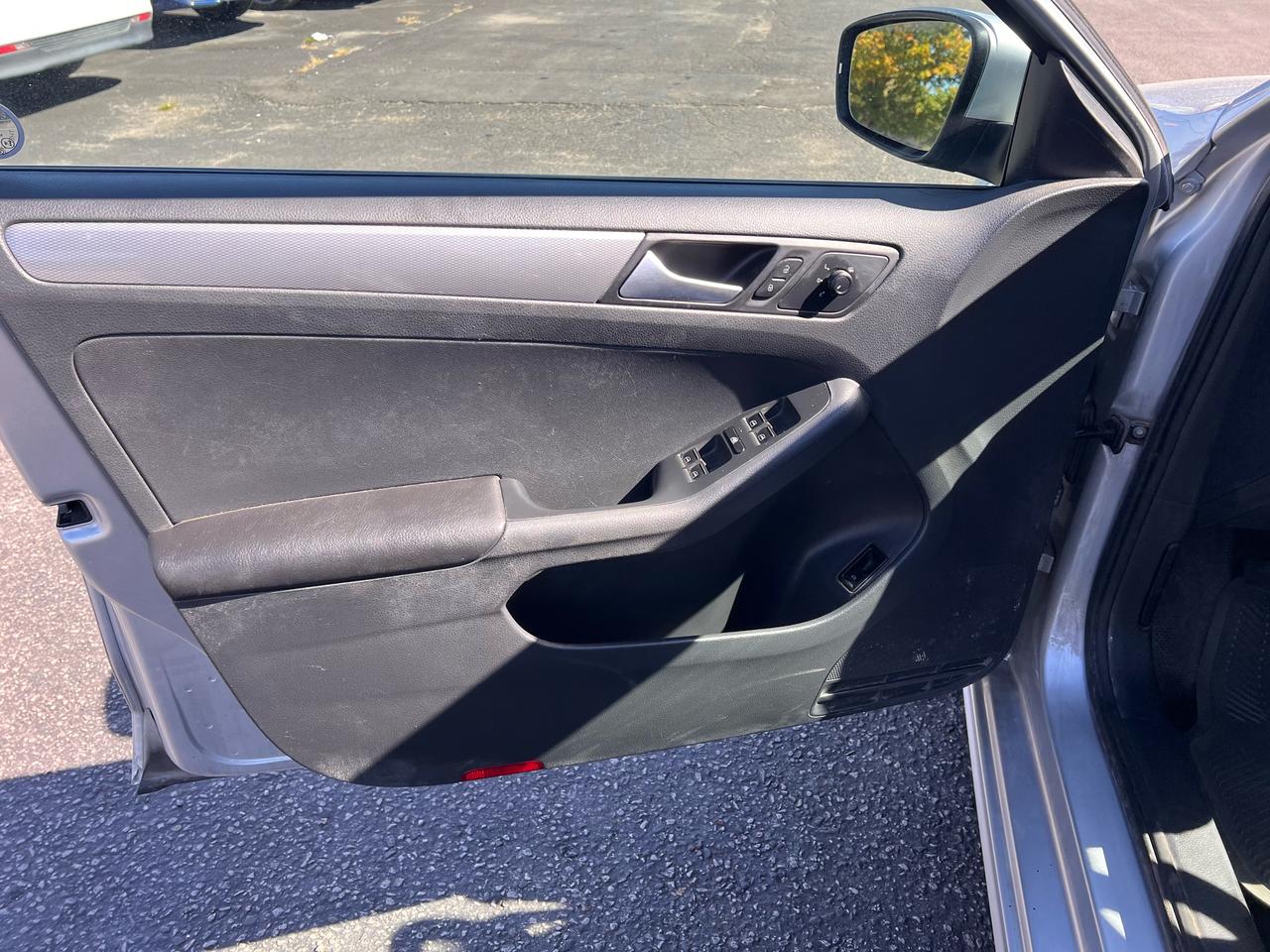 2015 Volkswagen Jetta Trendline Photo