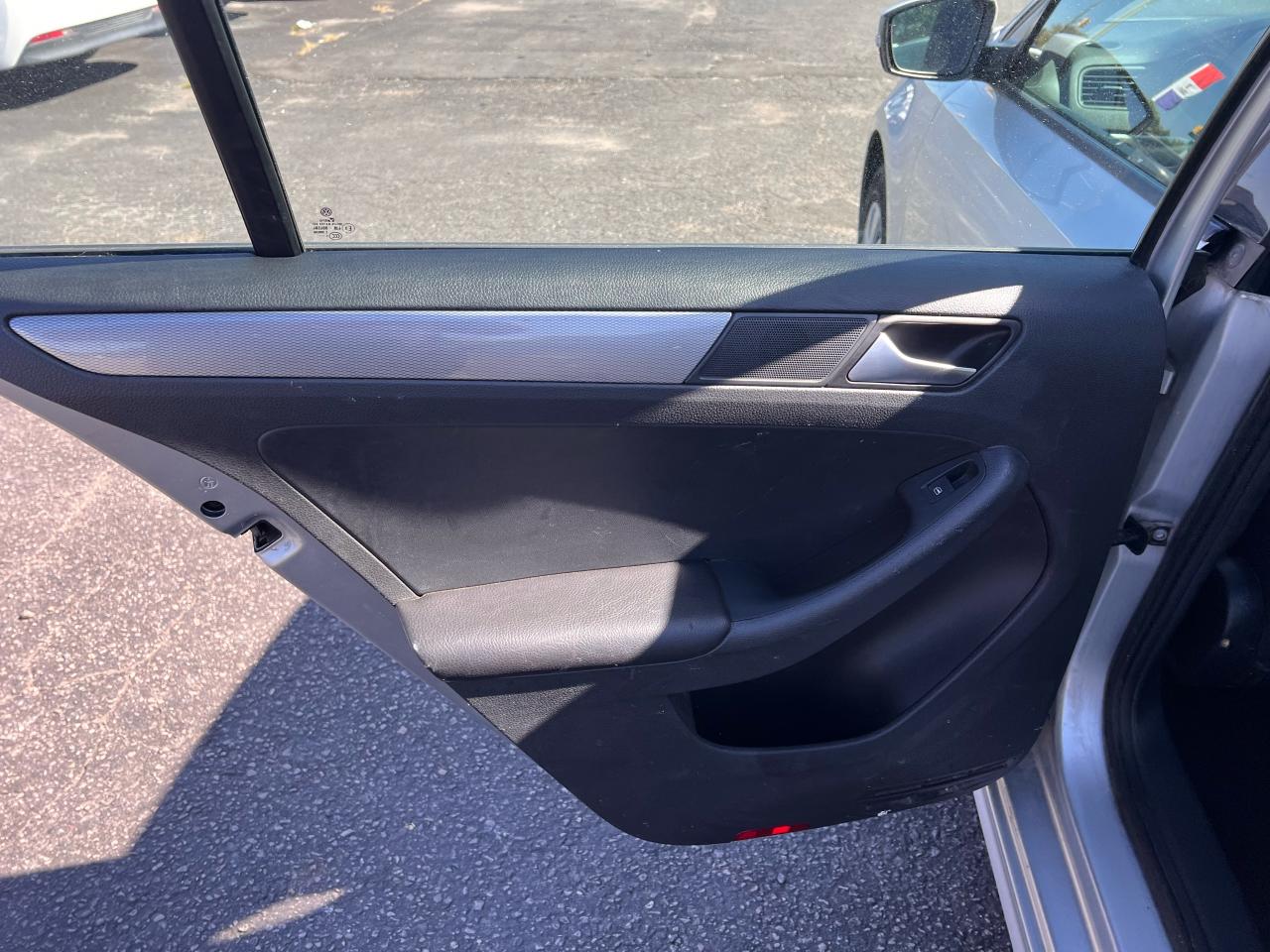 2015 Volkswagen Jetta Trendline Photo14