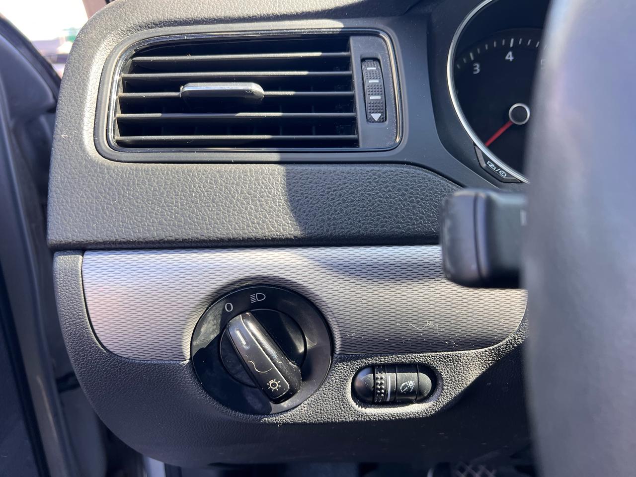 2015 Volkswagen Jetta Trendline Photo