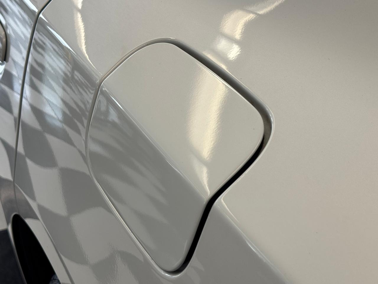 2016 Dodge Charger SXT+New Tires+Roof+GPS+Heated Seats+Tinted Photo