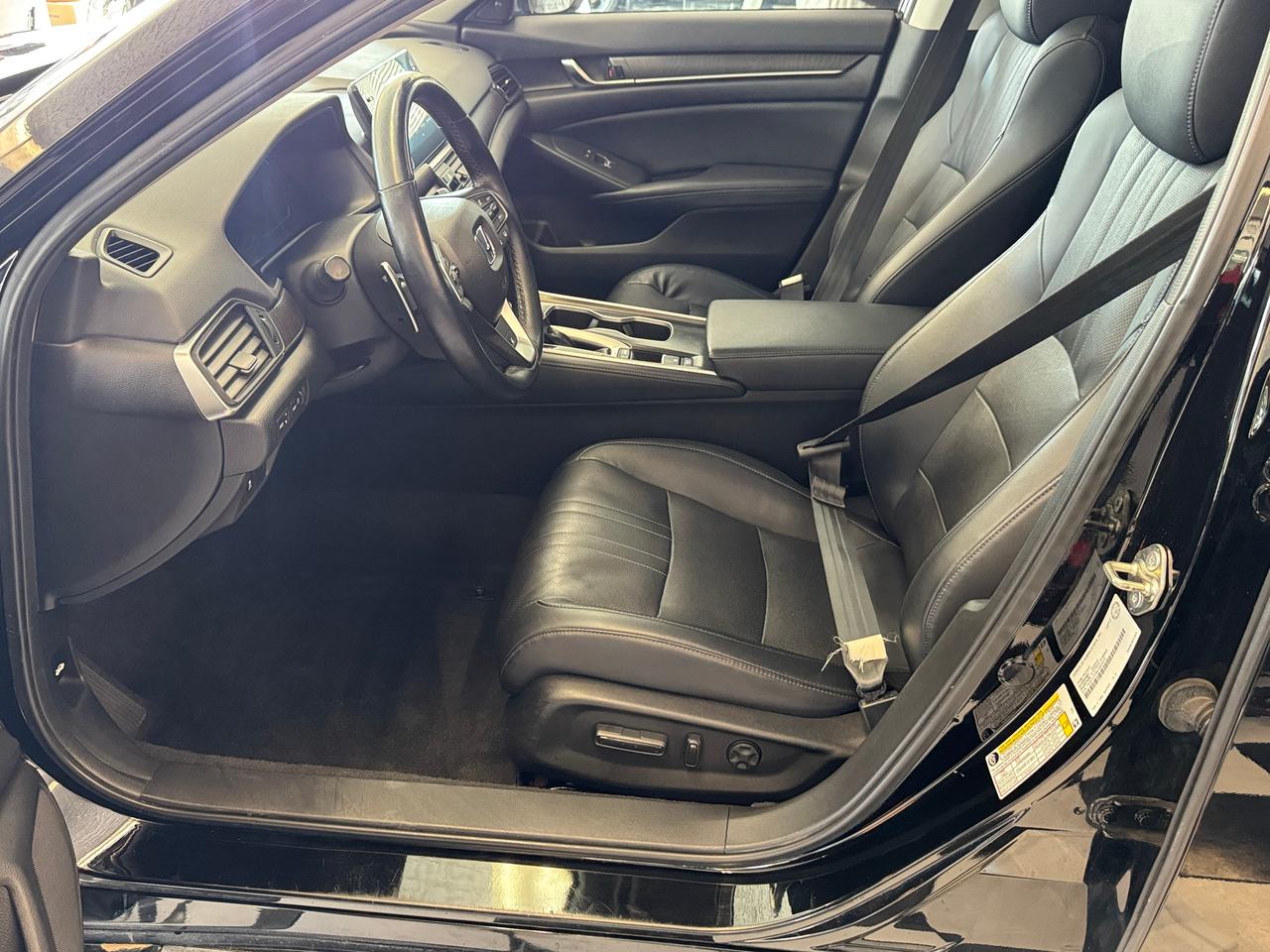 2018 Honda Accord Touring+HUD+New Tires+Adaptive Cruise+CLEAN CARFAX Photo