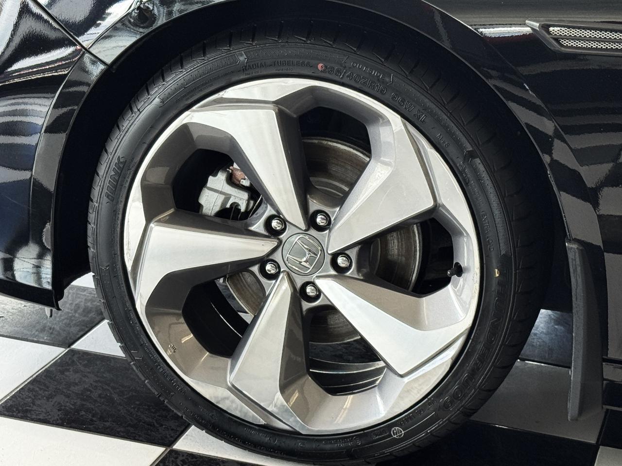 2018 Honda Accord Touring+HUD+New Tires+Adaptive Cruise+CLEAN CARFAX Photo