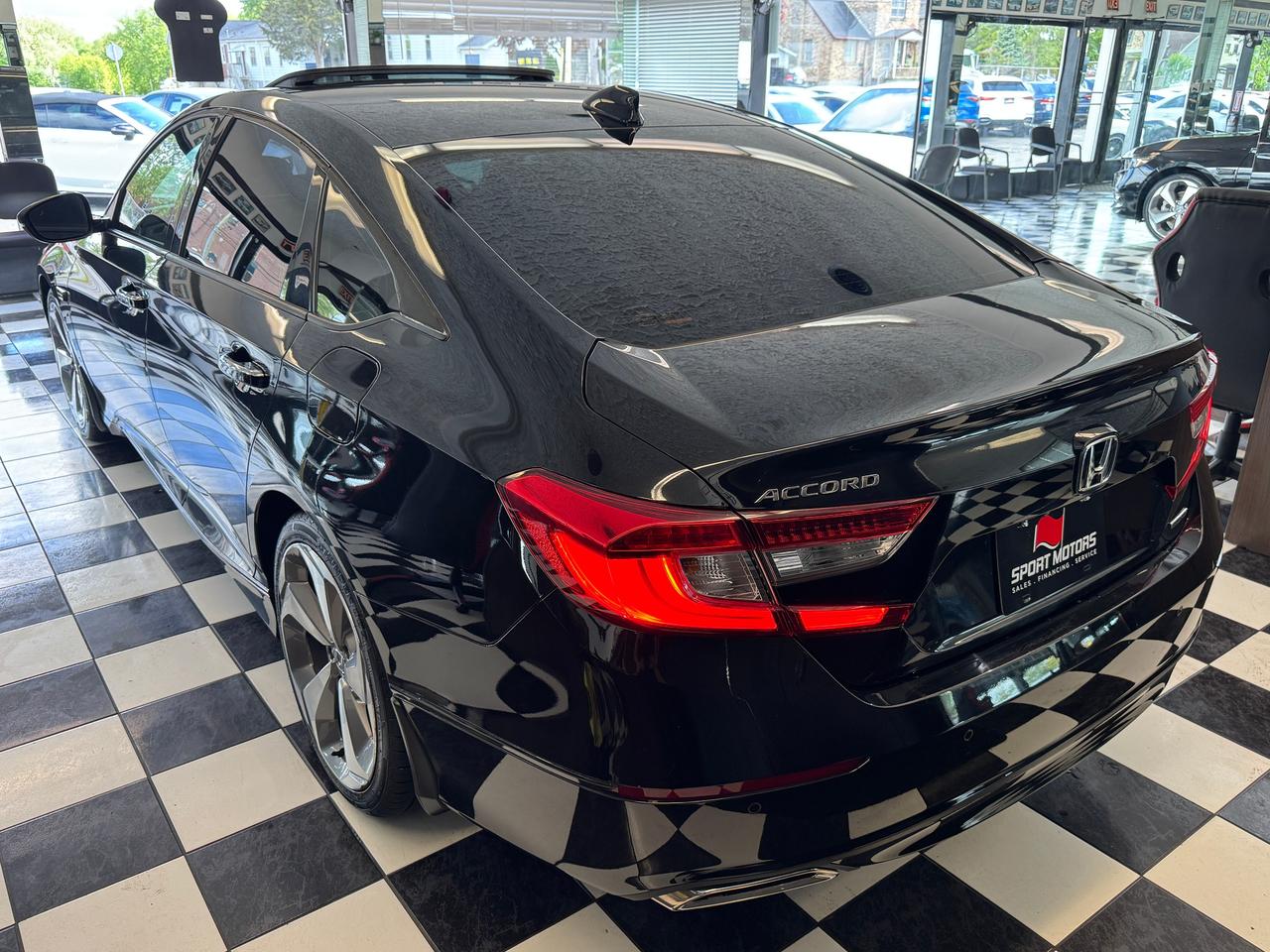 2018 Honda Accord Touring+HUD+New Tires+Adaptive Cruise+CLEAN CARFAX Photo