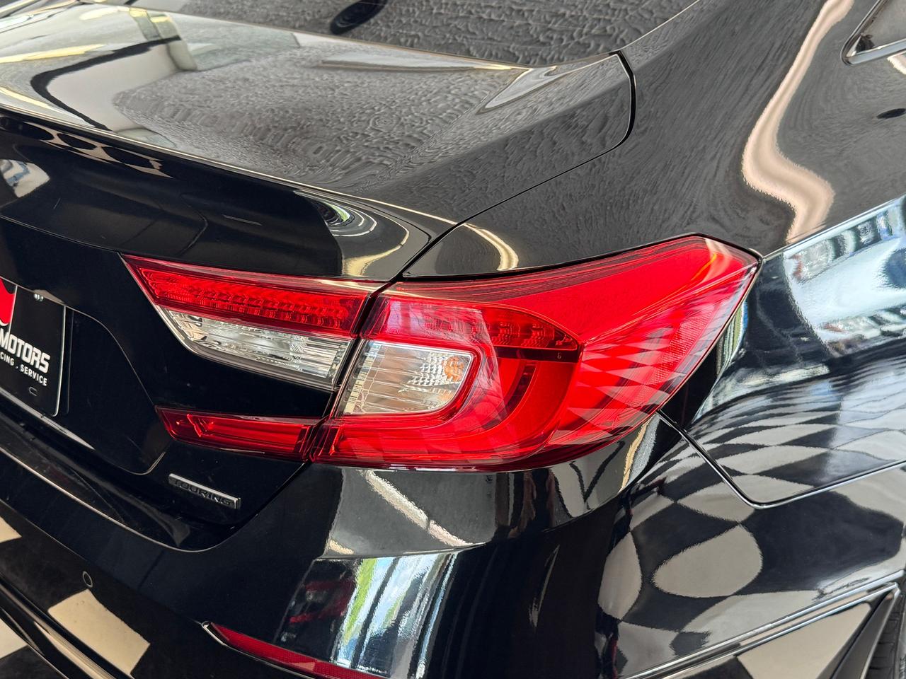 2018 Honda Accord Touring+HUD+New Tires+Adaptive Cruise+CLEAN CARFAX Photo