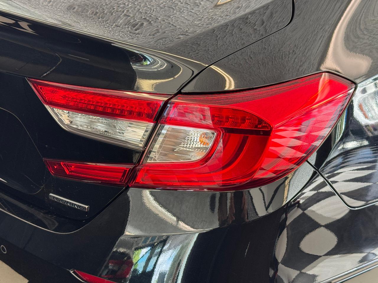 2018 Honda Accord Touring+HUD+New Tires+Adaptive Cruise+CLEAN CARFAX Photo