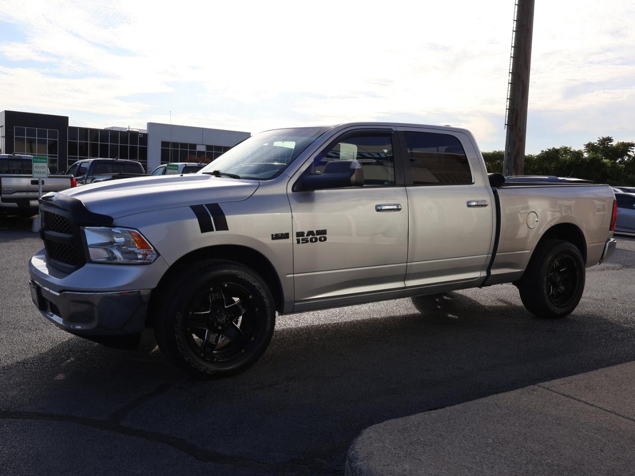 2018 RAM 1500 V8 SLT HEMI CREW 4WD CERTIFIED CAMERA BLUETOOTH CRUISE ALLOYS Photo2