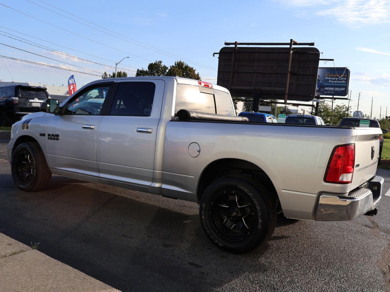 2018 RAM 1500 V8 SLT HEMI CREW 4WD CERTIFIED CAMERA BLUETOOTH CRUISE ALLOYS Photo3