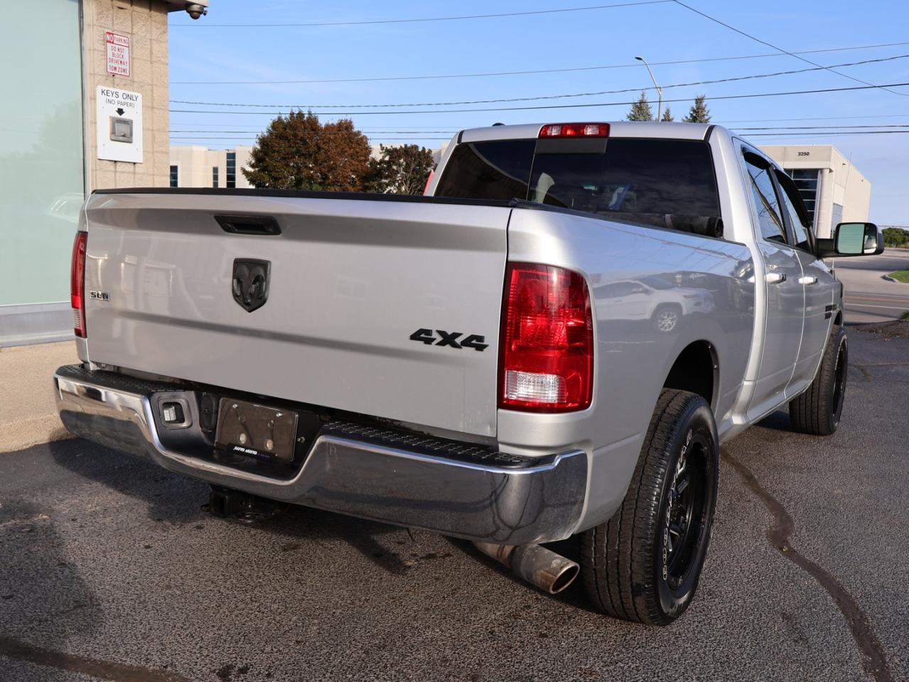 2018 RAM 1500 V8 SLT HEMI CREW 4WD CERTIFIED CAMERA BLUETOOTH CRUISE ALLOYS - Photo #6