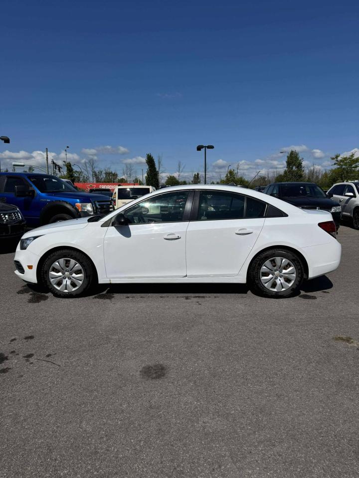 2016 Chevrolet Cruze LS - Photo #4