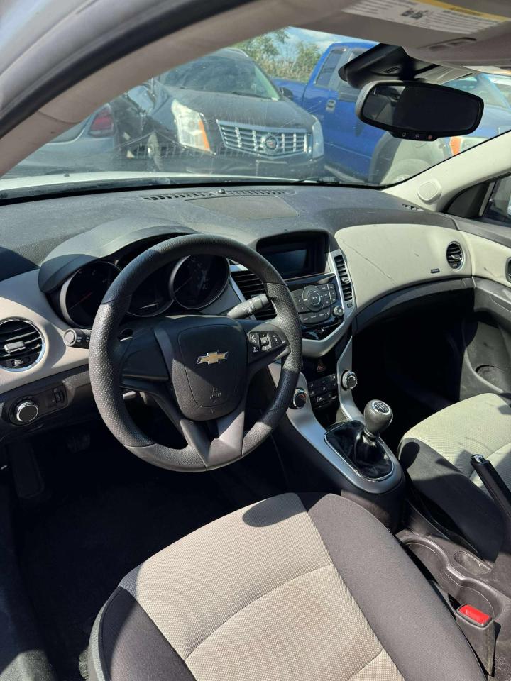 2016 Chevrolet Cruze LS - Photo #6