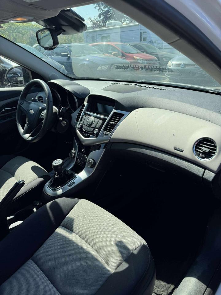 2016 Chevrolet Cruze LS - Photo #7