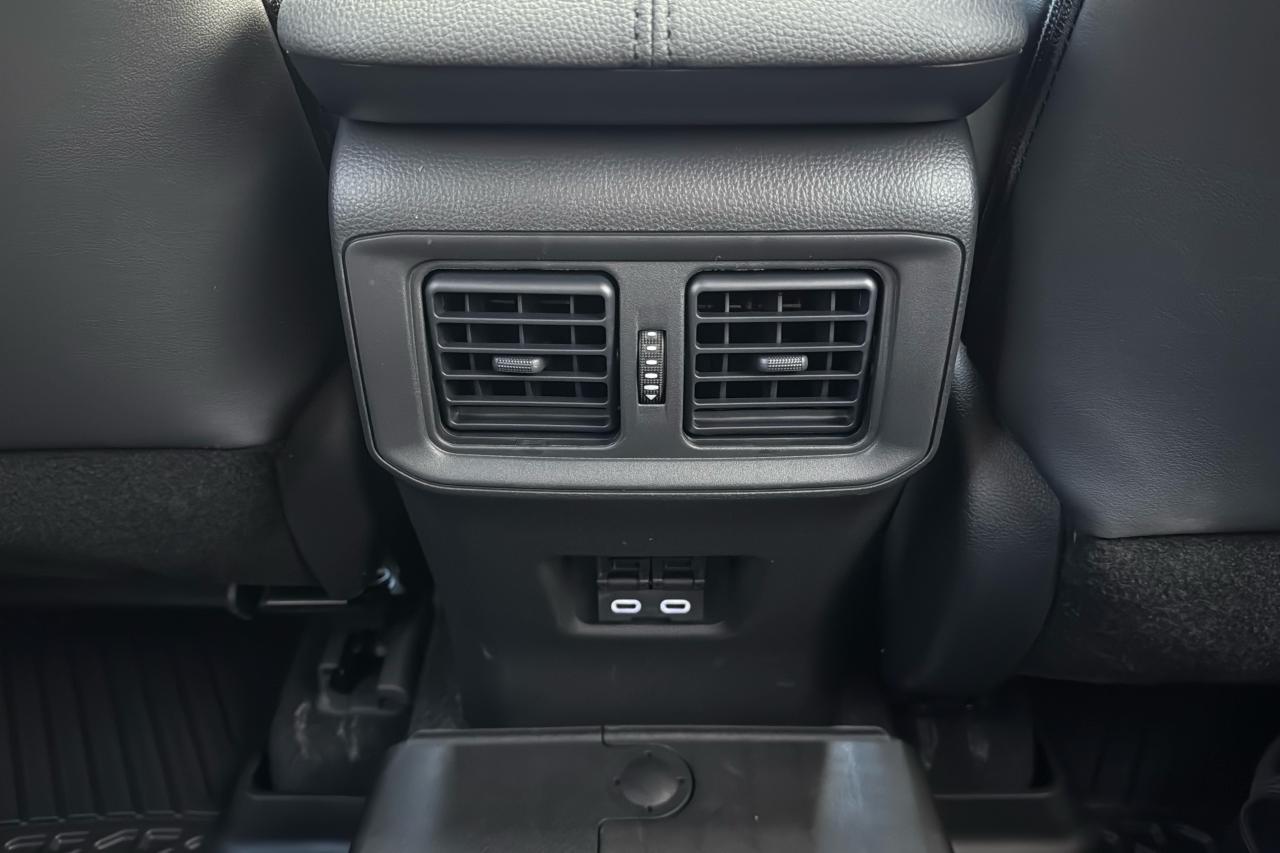 2025 Toyota RAV4 XLE HYBRID Photo