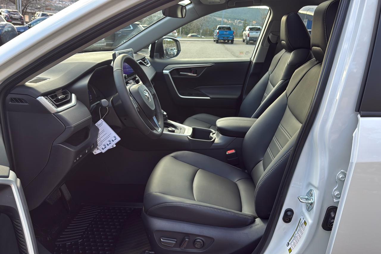 2025 Toyota RAV4 XLE HYBRID Photo