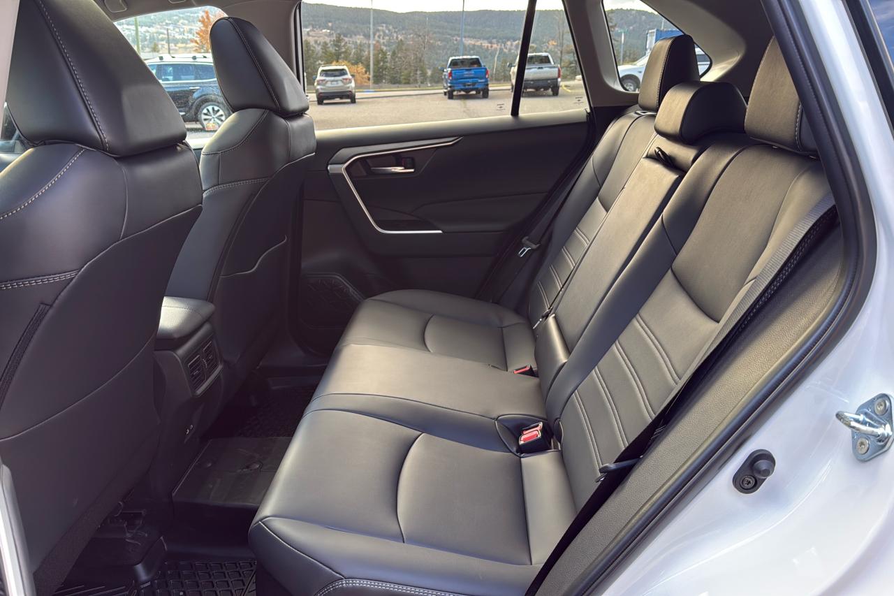 2025 Toyota RAV4 XLE HYBRID Photo