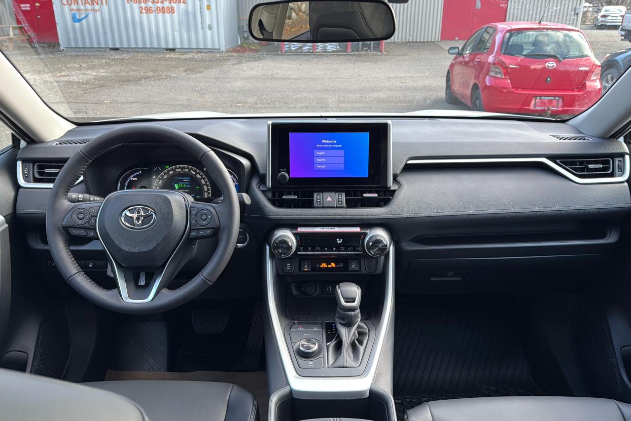 2025 Toyota RAV4 XLE HYBRID Photo