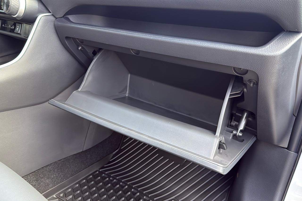 2025 Toyota RAV4 XLE HYBRID Photo