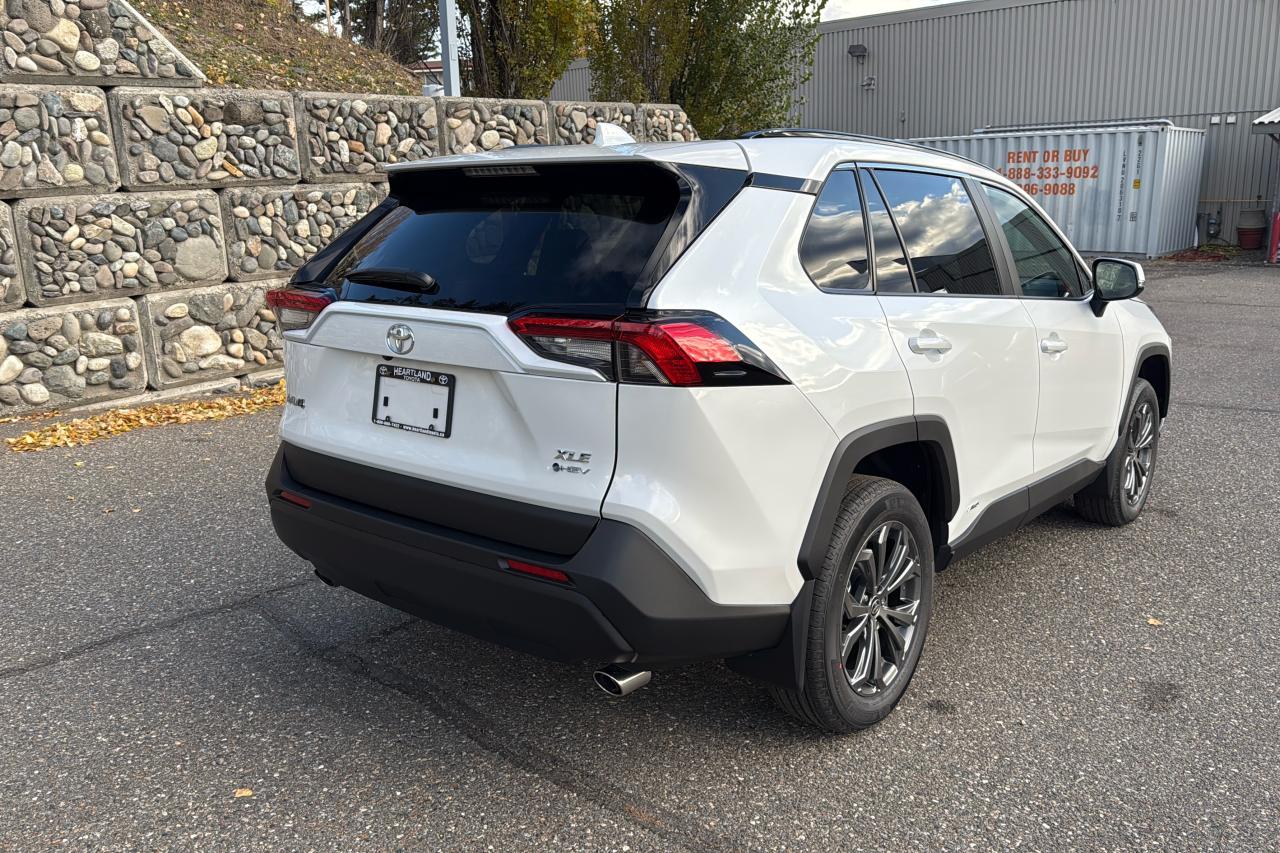 2025 Toyota RAV4 XLE HYBRID Photo
