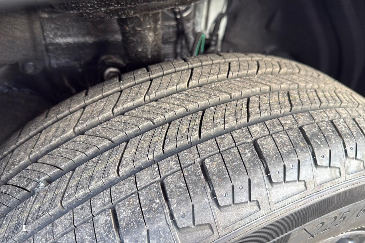 2025 Toyota RAV4 XLE HYBRID Photo