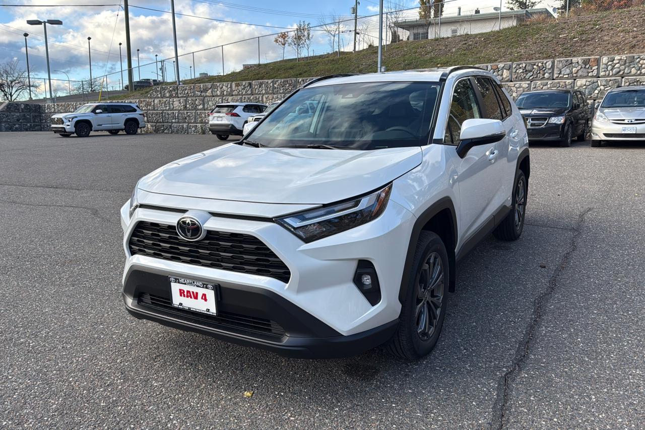 2025 Toyota RAV4 XLE HYBRID Photo