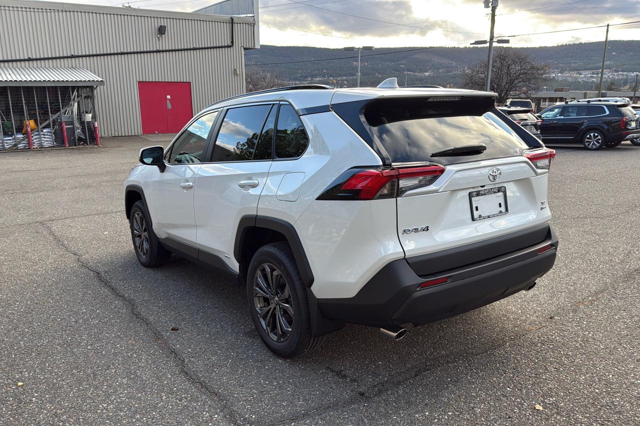 2025 Toyota RAV4 XLE HYBRID Photo