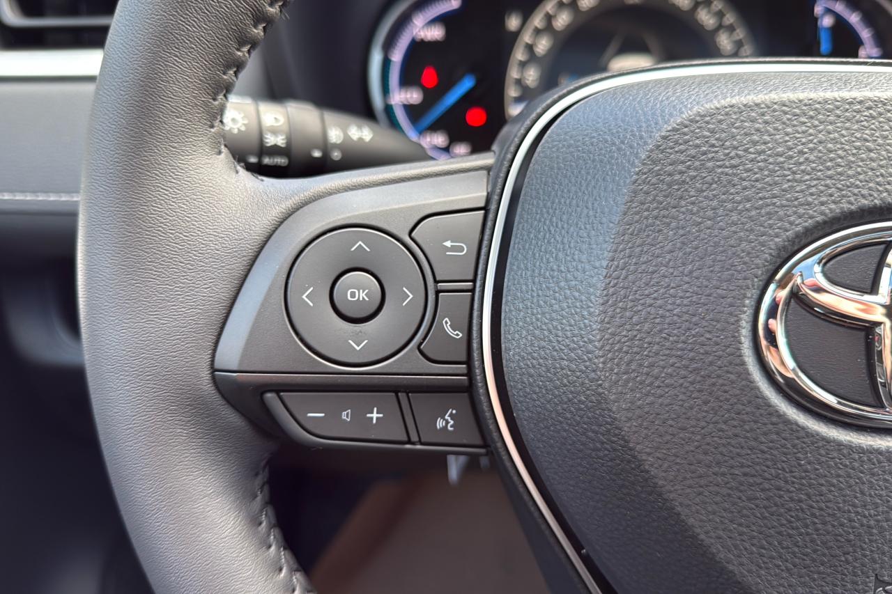 2025 Toyota RAV4 XLE HYBRID Photo